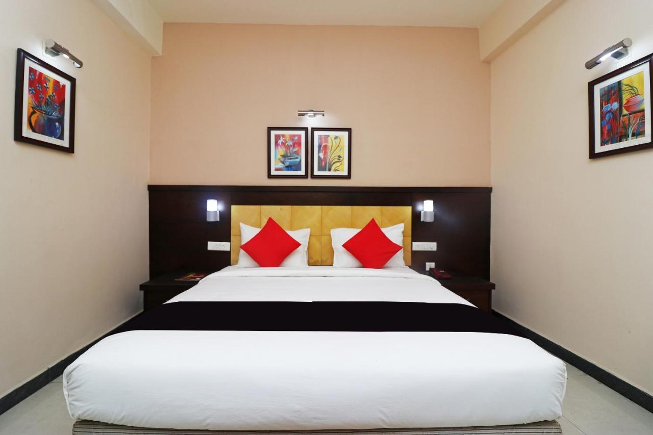 Capital O 40848 Hotel Mirabel Kupand Exterior photo