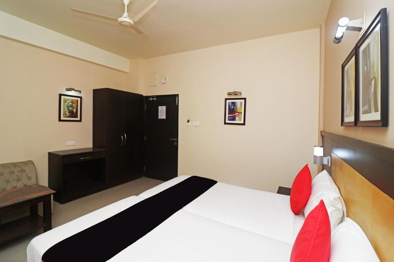 Capital O 40848 Hotel Mirabel Kupand Exterior photo
